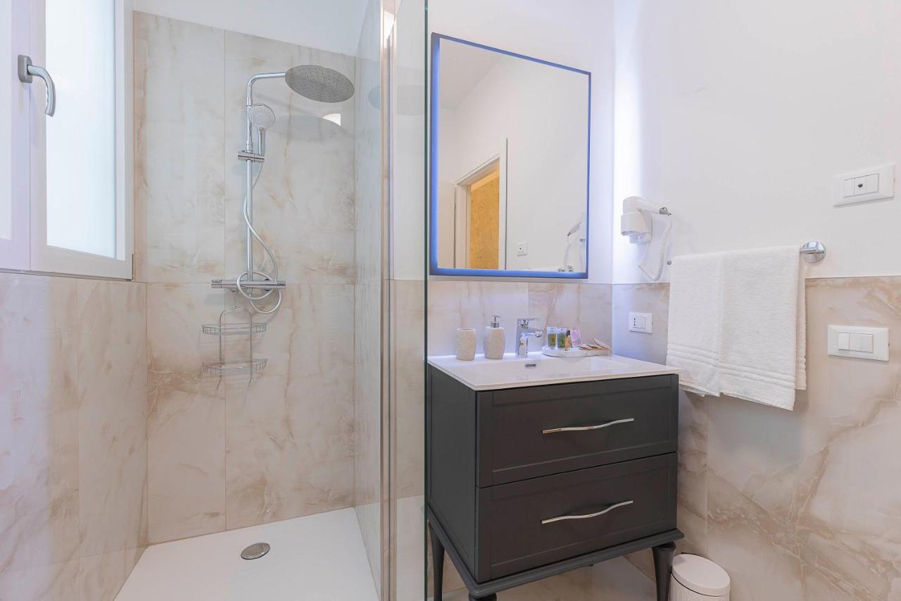 Crys: Rooms, Holiday, Business Verona Bagian luar foto