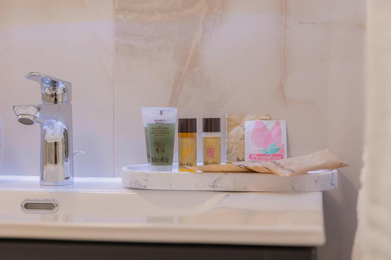 Crys: Rooms, Holiday, Business Verona Bagian luar foto